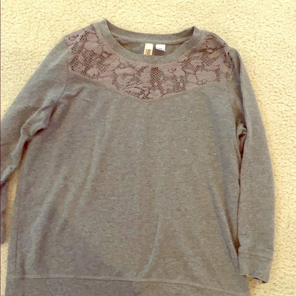 A cute gray top